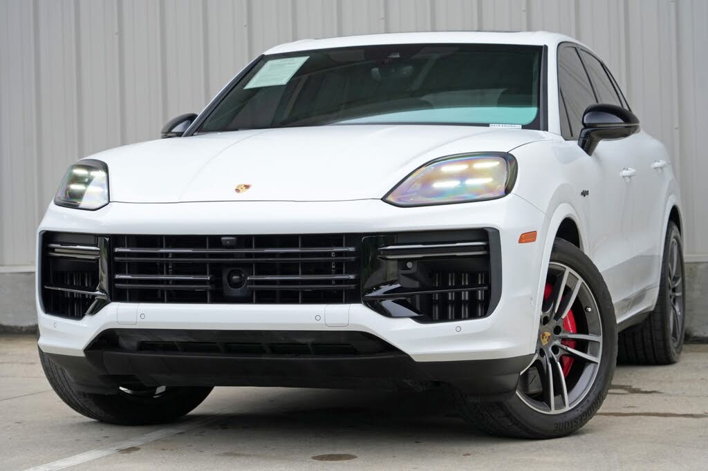 2024 Porsche Cayenne Turbo GT AWD photo 3