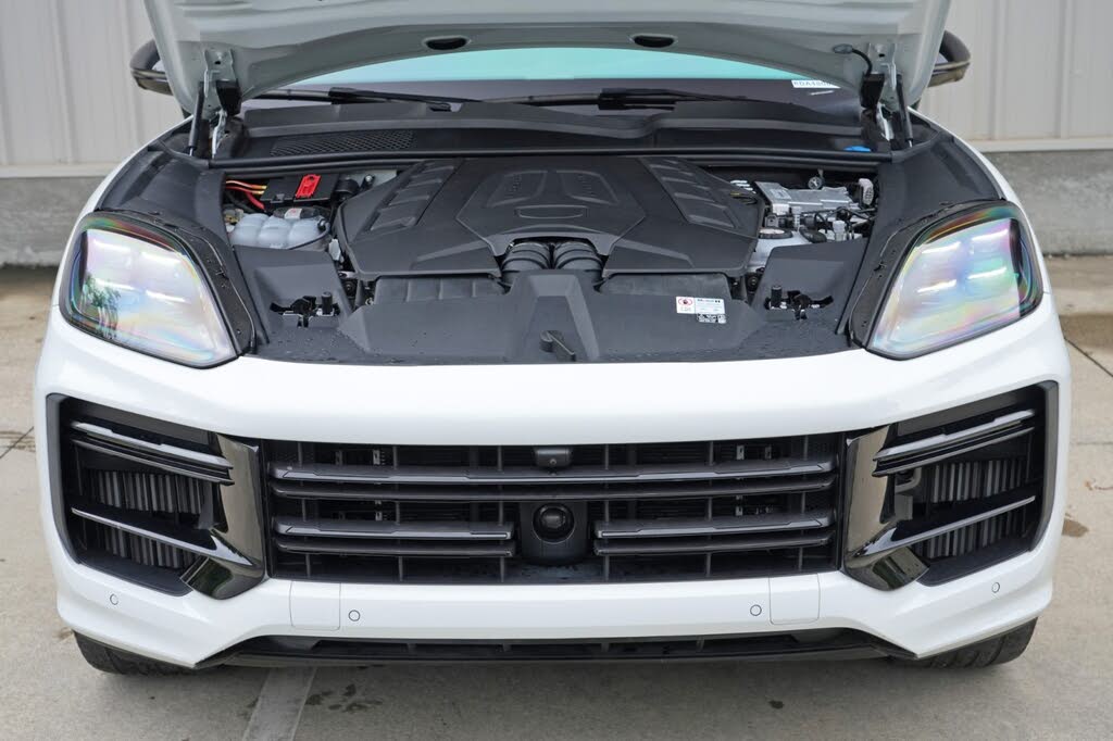 2024 Porsche Cayenne Turbo GT AWD photo 8