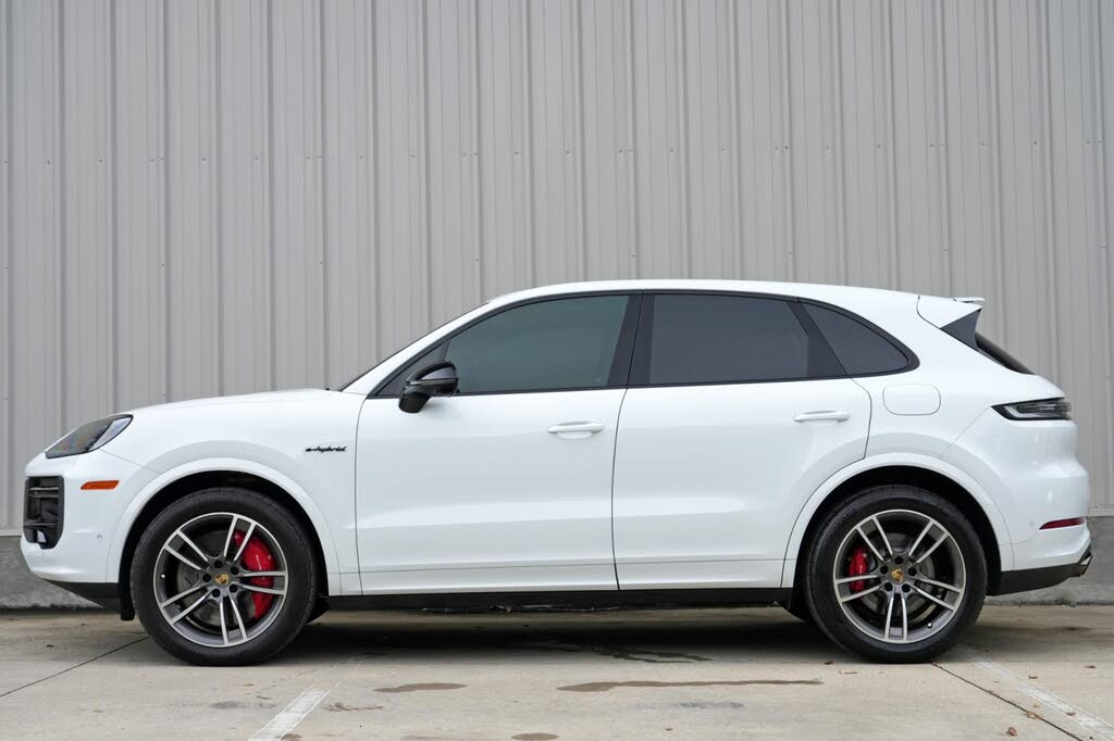 2024 Porsche Cayenne Turbo GT AWD photo 9