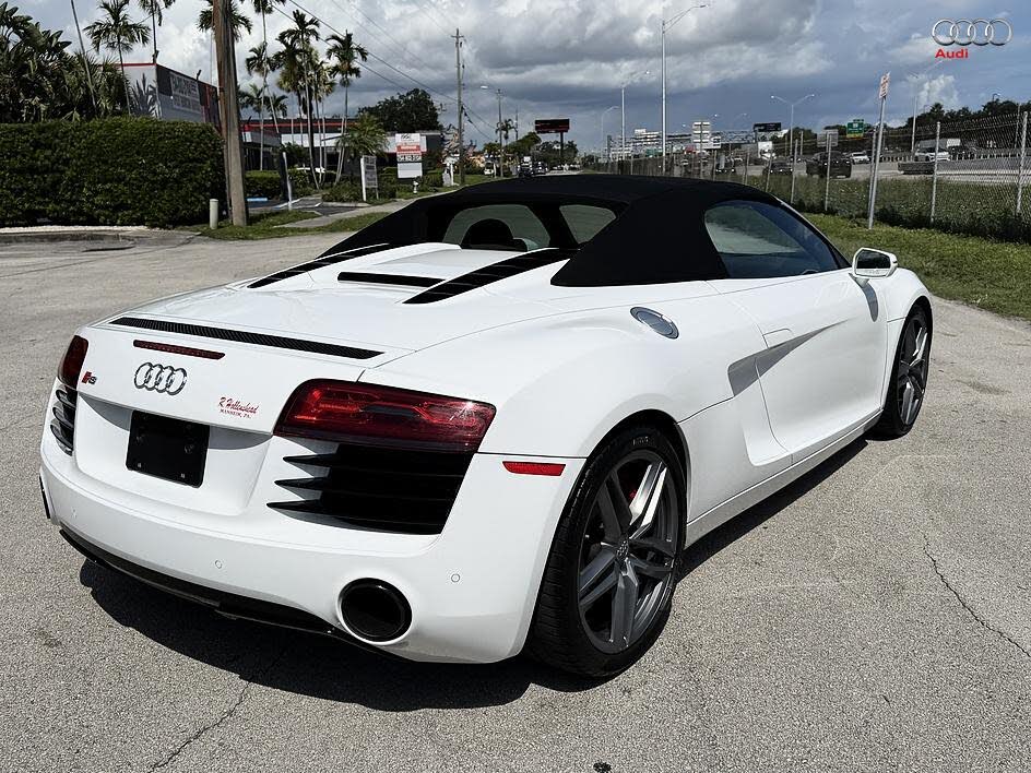 2015 Audi R8 quattro V8 Spyder AWD photo 11 of 24