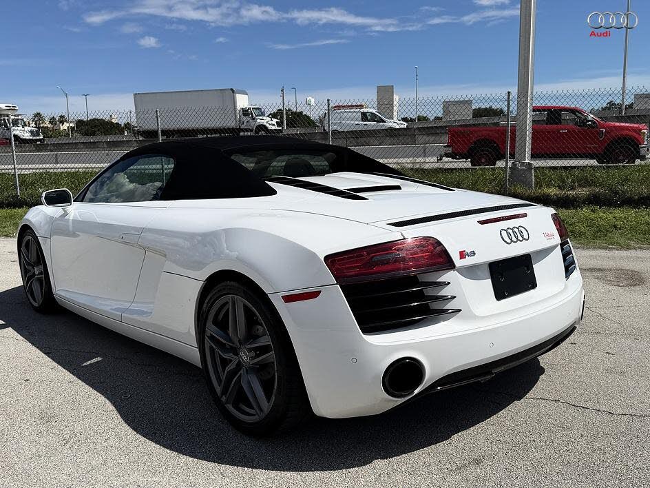 2015 Audi R8 quattro V8 Spyder AWD photo 12 of 24