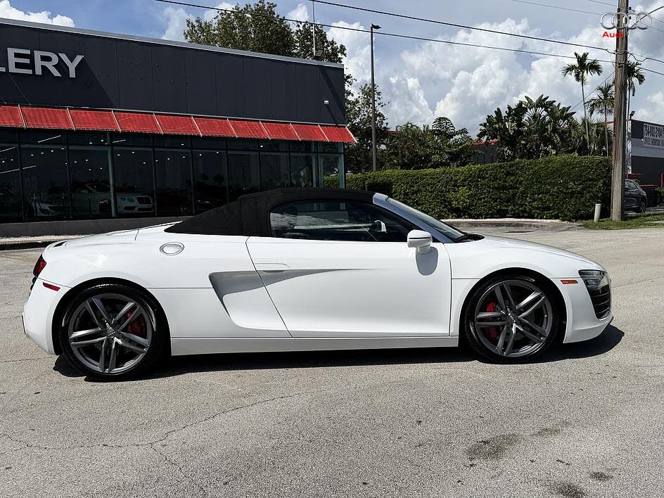 2015 Audi R8 quattro V8 Spyder AWD photo 13 of 24