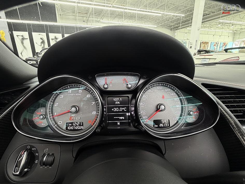 2015 Audi R8 quattro V8 Spyder AWD photo 17 of 24