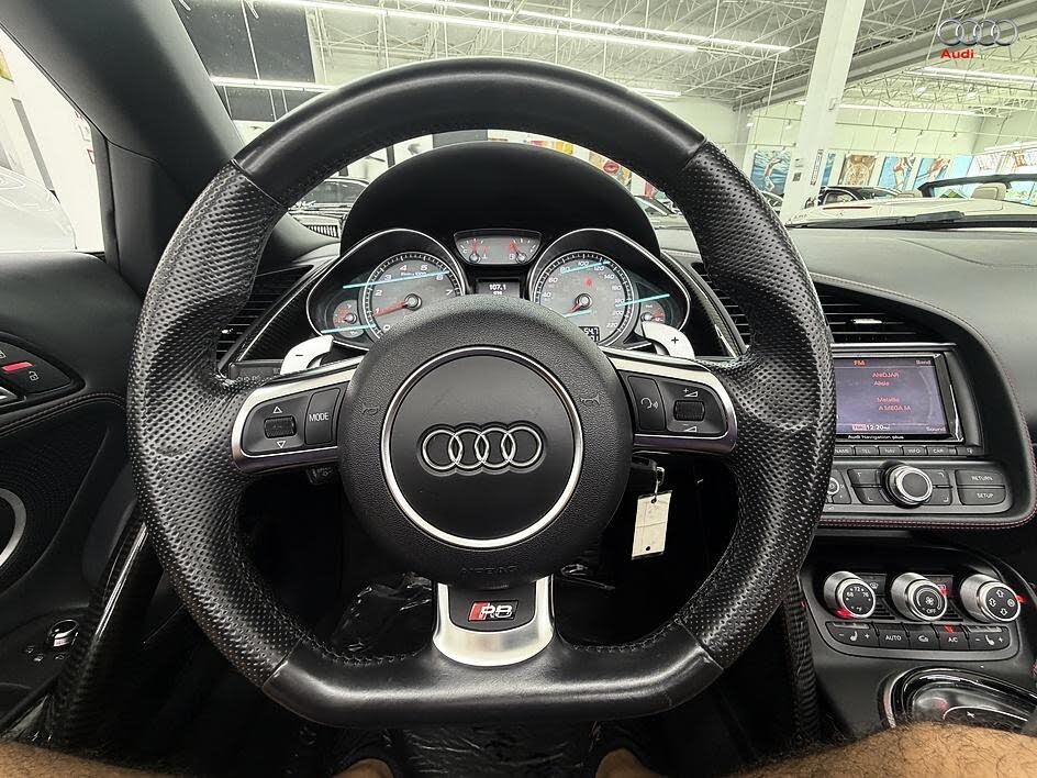 2015 Audi R8 quattro V8 Spyder AWD photo 19 of 24