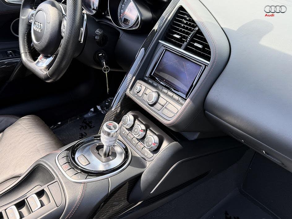 2015 Audi R8 quattro V8 Spyder AWD photo 21 of 24