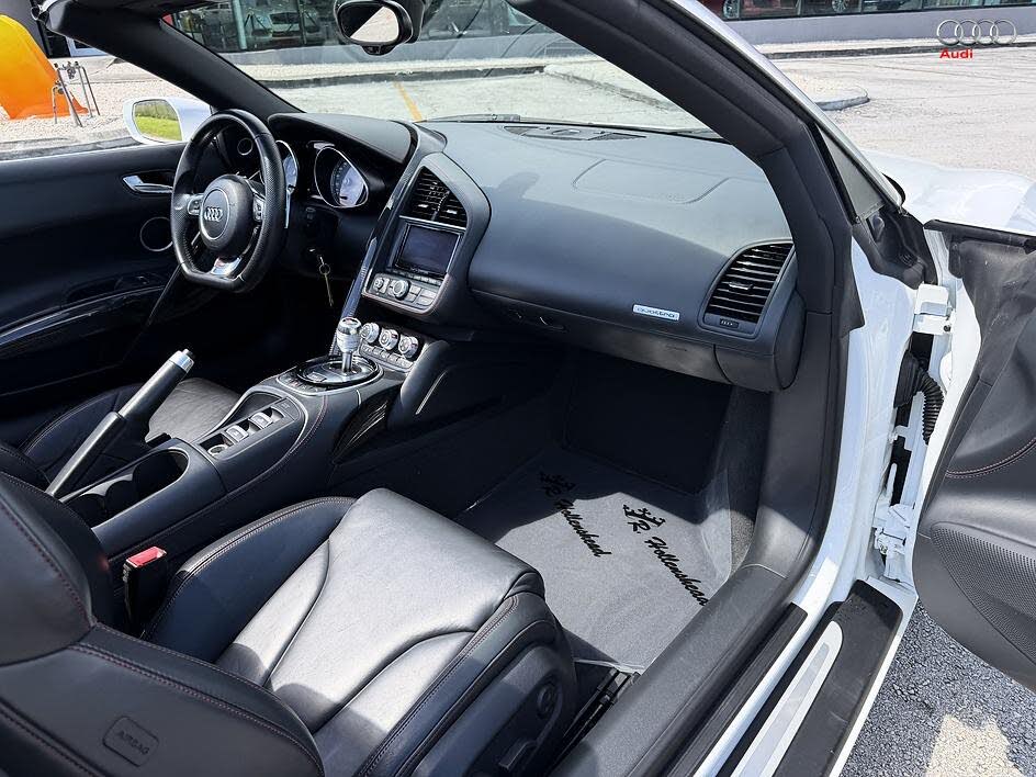 2015 Audi R8 quattro V8 Spyder AWD photo 24 of 24
