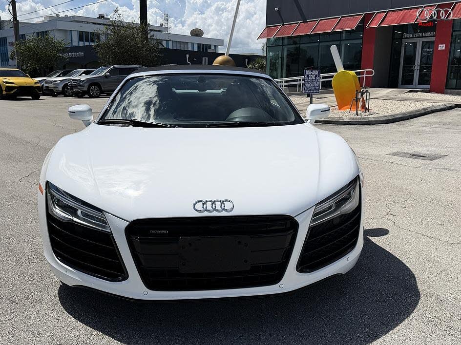 2015 Audi R8 quattro V8 Spyder AWD photo 5 of 24