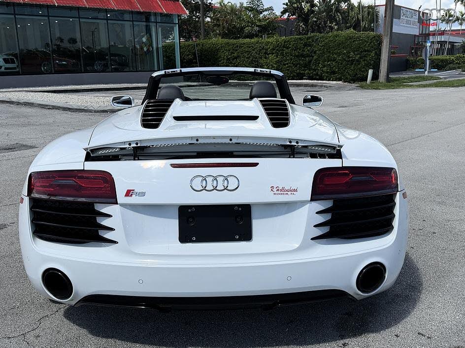 2015 Audi R8 quattro V8 Spyder AWD photo 6 of 24