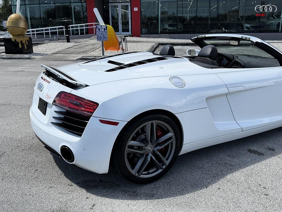 2015 Audi R8 quattro V8 Spyder AWD photo 7 of 24