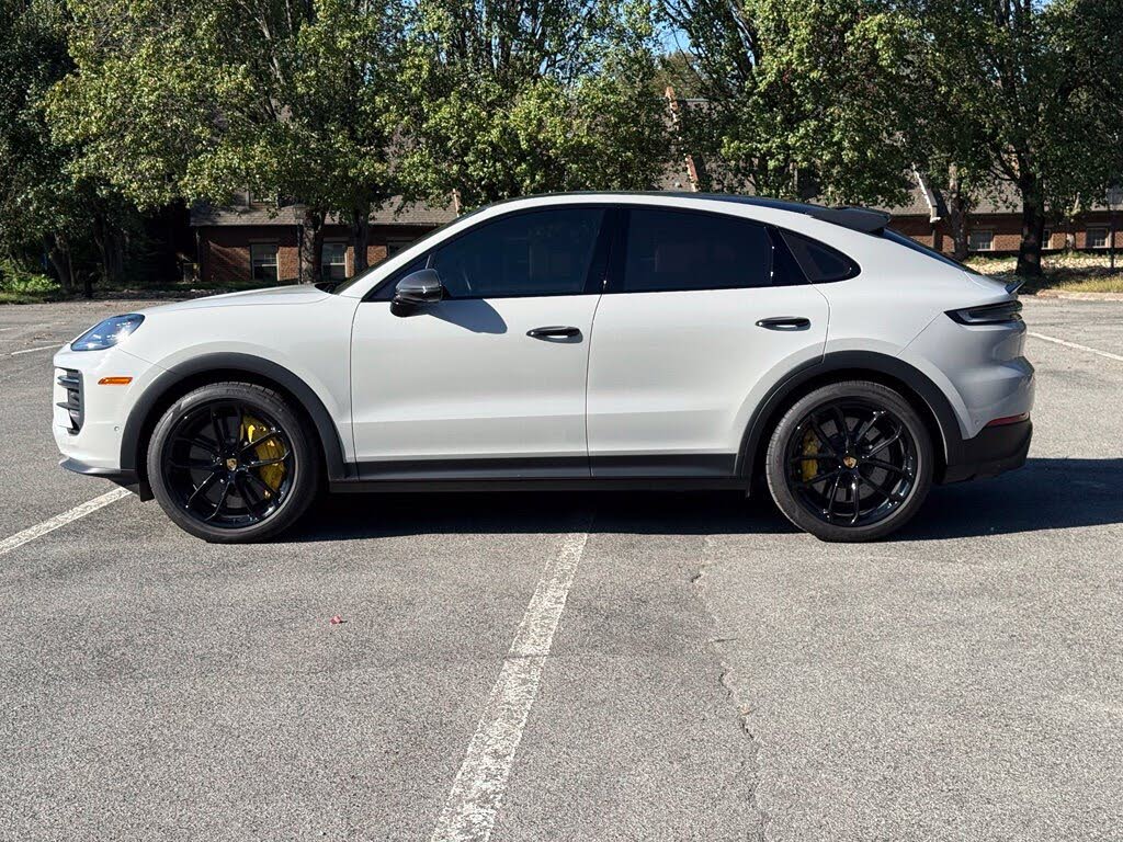 2024 Porsche Cayenne Turbo GT AWD photo 2