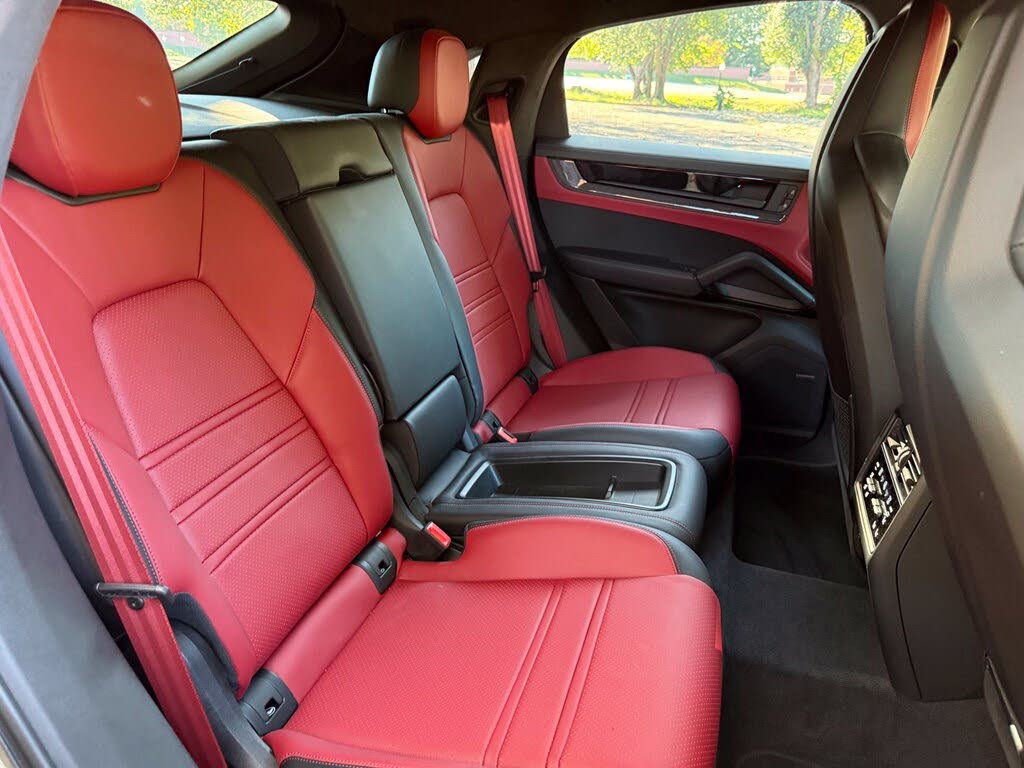 2024 Porsche Cayenne Turbo GT AWD photo 23