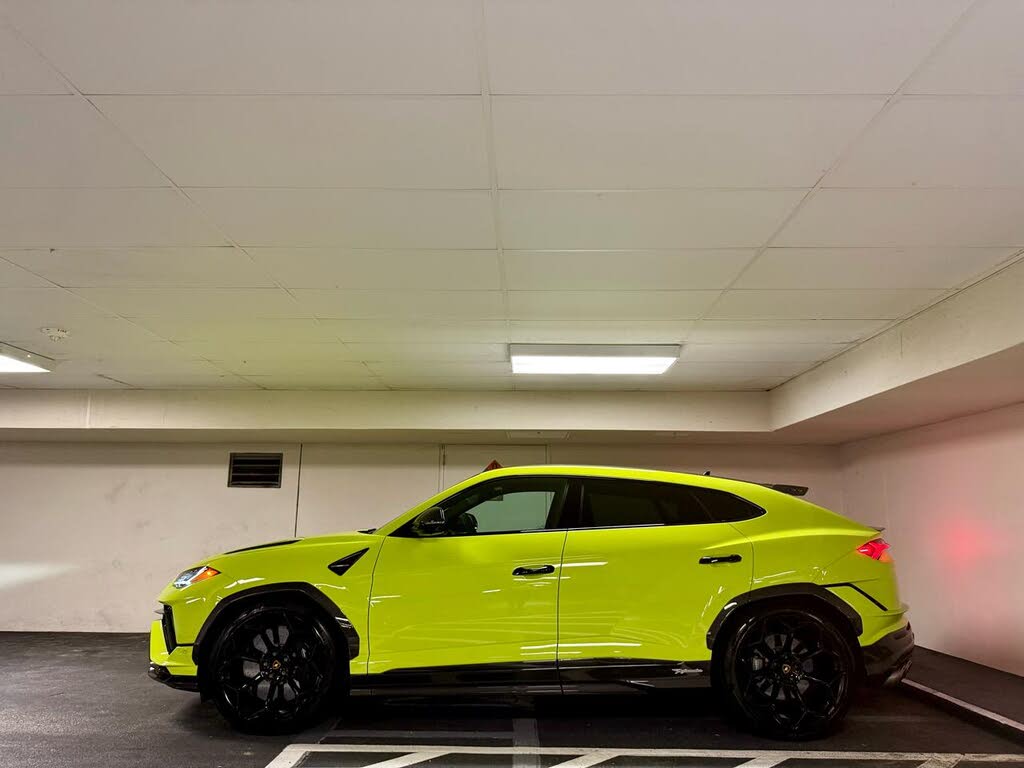 2023 Lamborghini Urus Performante AWD photo 2