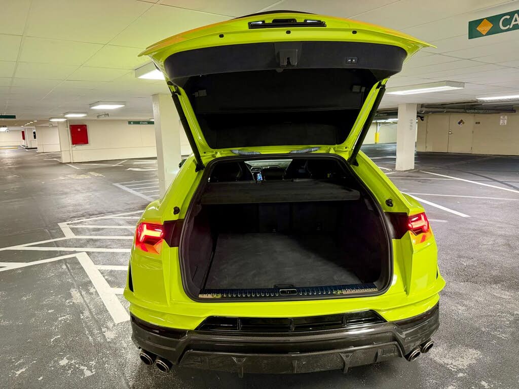 2023 Lamborghini Urus Performante AWD photo 11