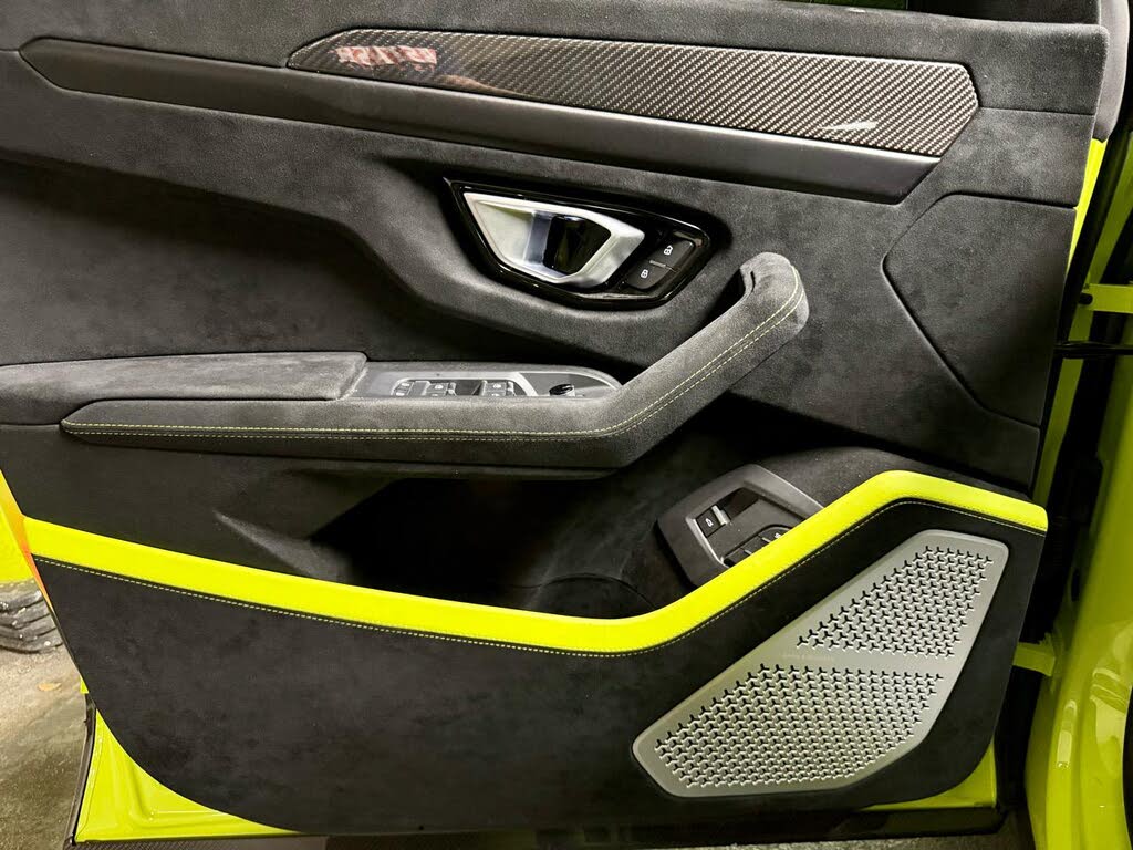 2023 Lamborghini Urus Performante AWD photo 16