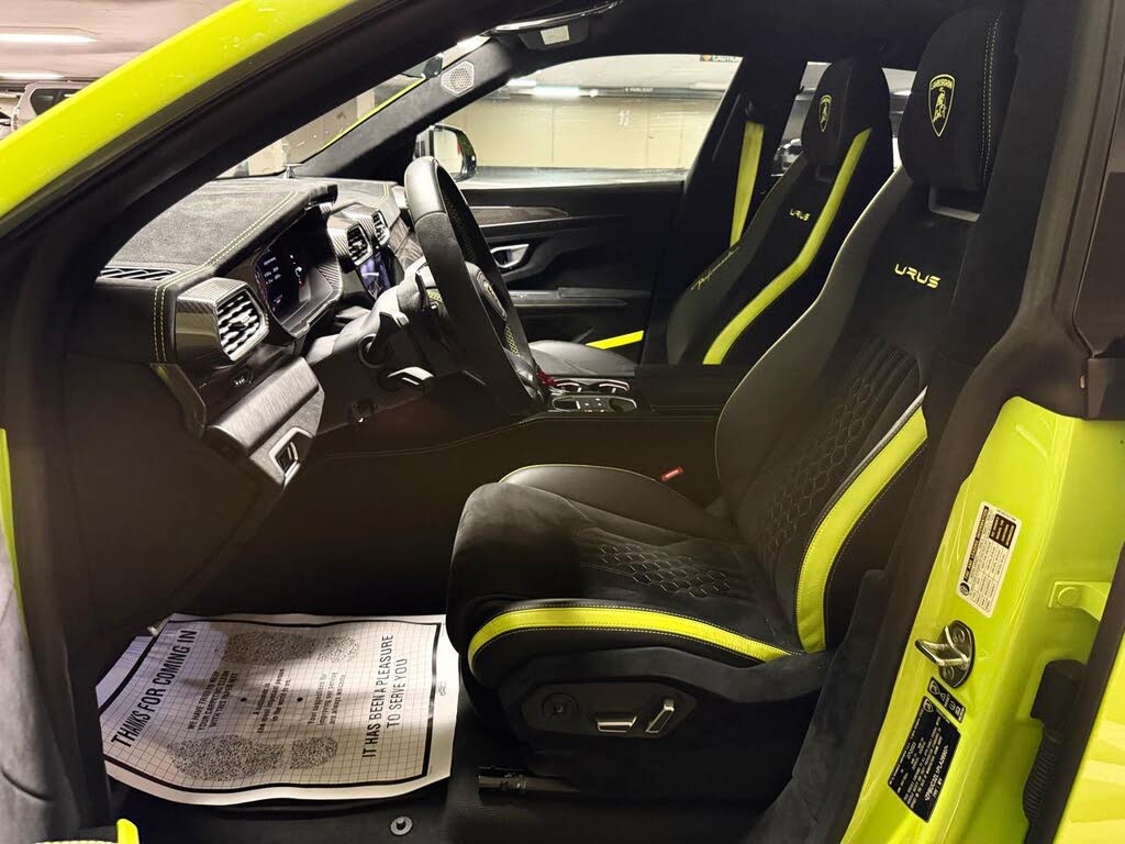 2023 Lamborghini Urus Performante AWD photo 17