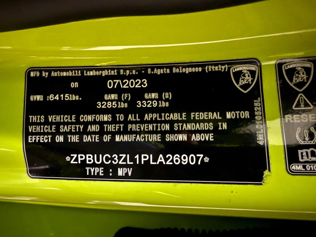 2023 Lamborghini Urus Performante AWD photo 19