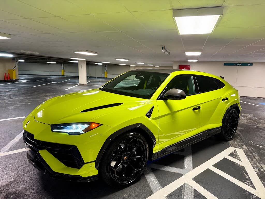 2023 Lamborghini Urus Performante AWD photo 3