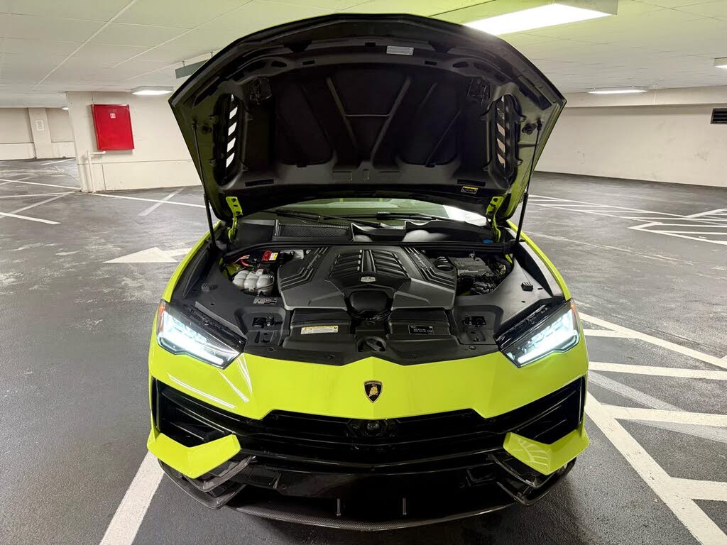 2023 Lamborghini Urus Performante AWD photo 5