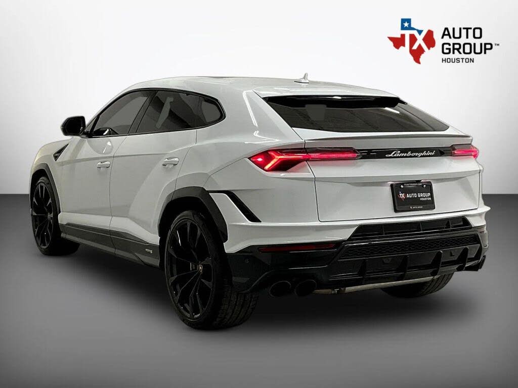 2024 Lamborghini Urus S AWD photo 3