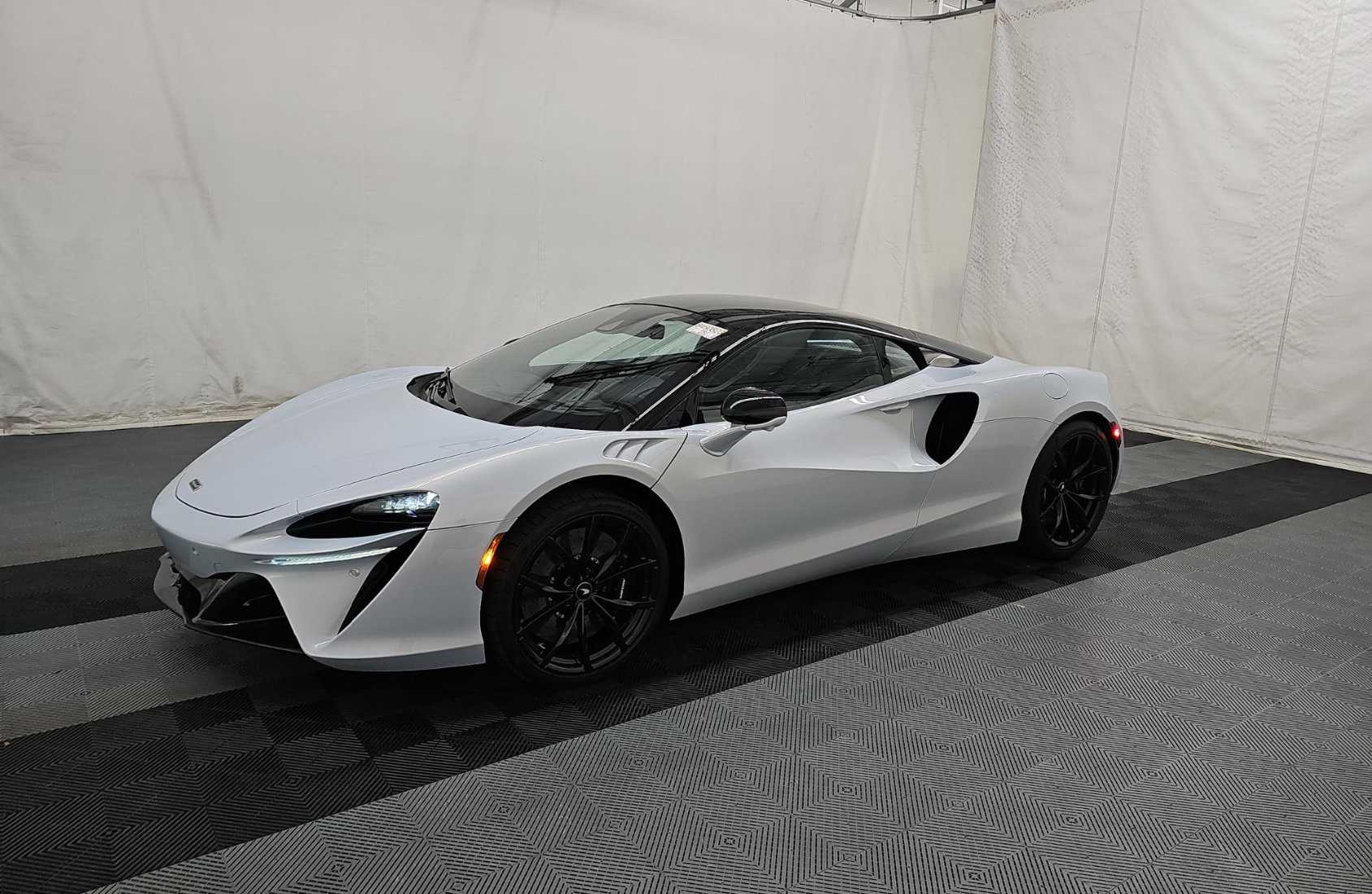 2023 McLaren Artura RWD