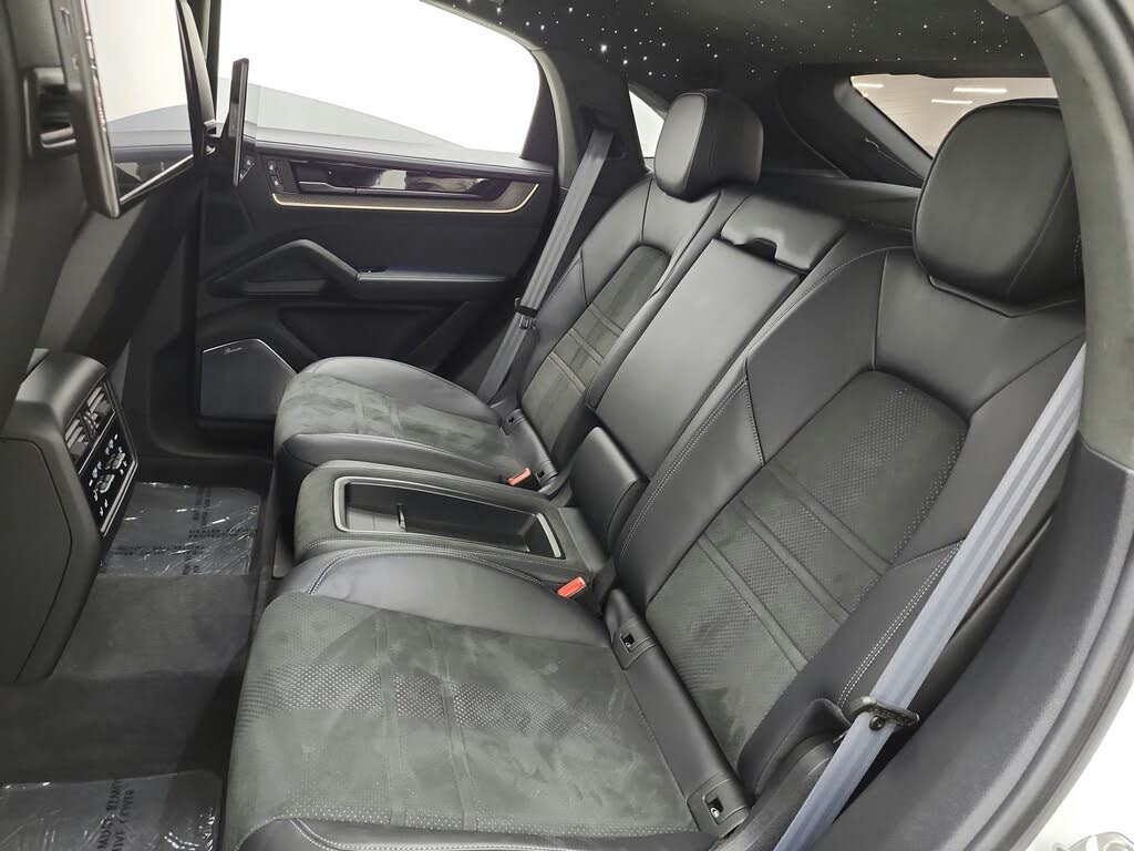 2024 Porsche Cayenne Turbo GT AWD photo 13 of 24