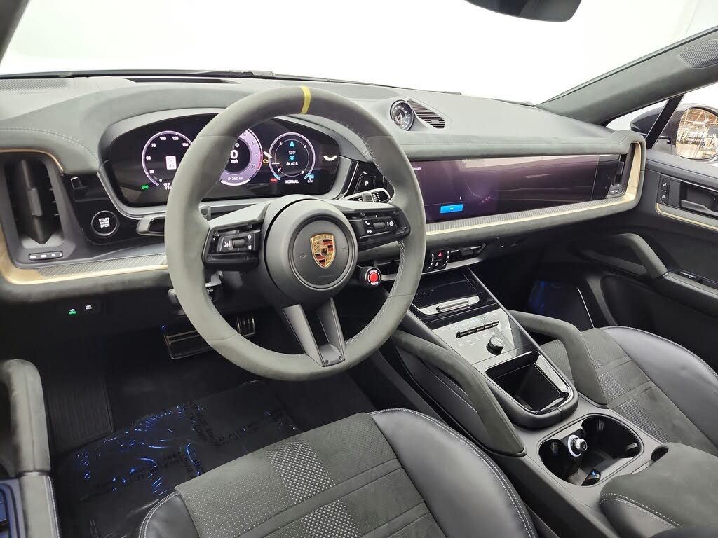 2024 Porsche Cayenne Turbo GT AWD photo 14 of 24