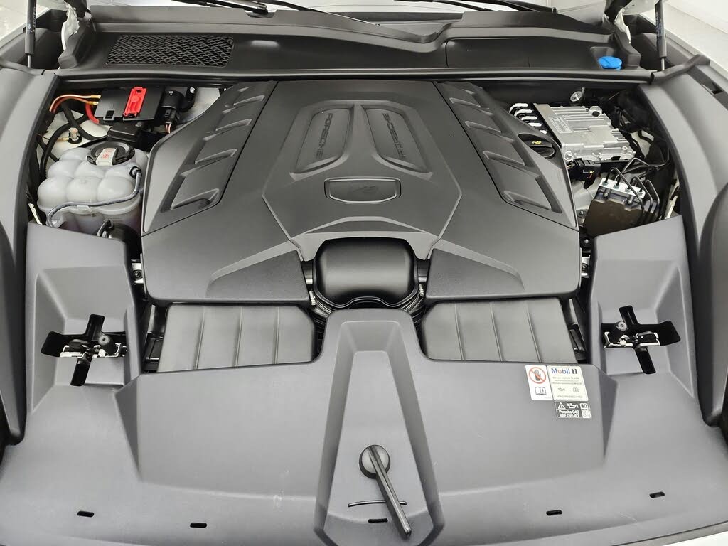 2024 Porsche Cayenne Turbo GT AWD photo 16 of 24