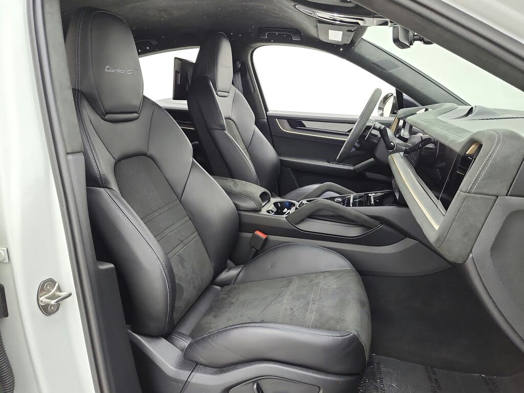 2024 Porsche Cayenne Turbo GT AWD photo 18 of 24