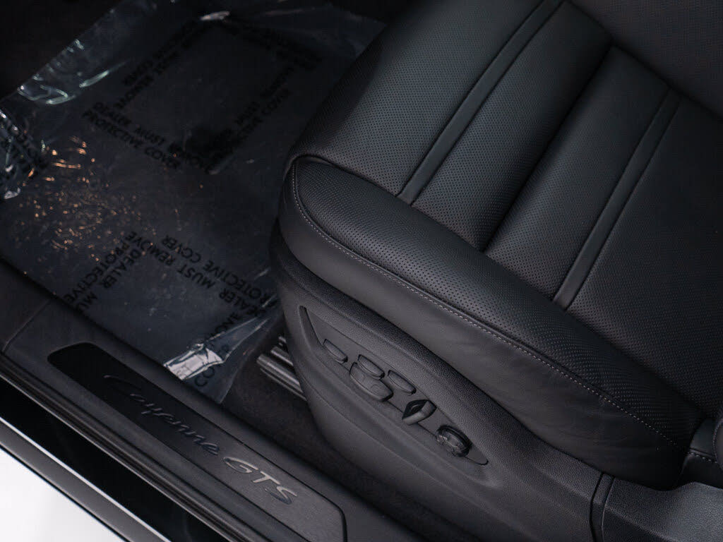 2026 Porsche Cayenne Coupe GTS AWD photo 12