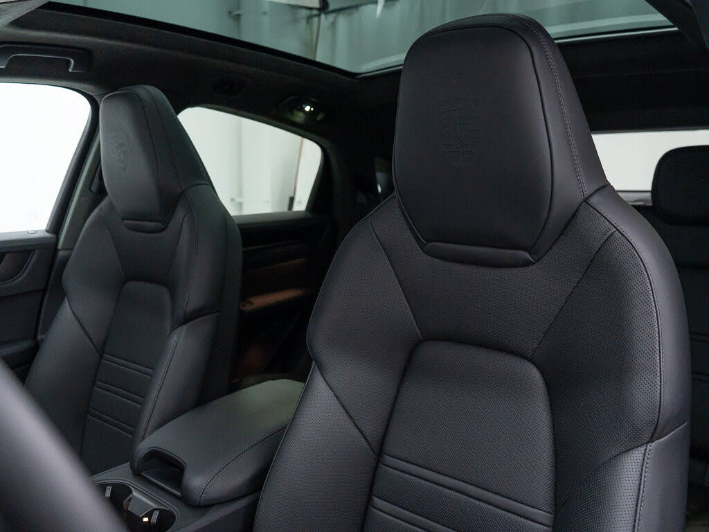 2026 Porsche Cayenne Coupe GTS AWD photo 16