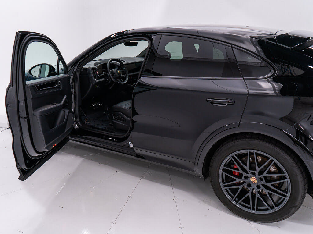 2026 Porsche Cayenne Coupe GTS AWD photo 9