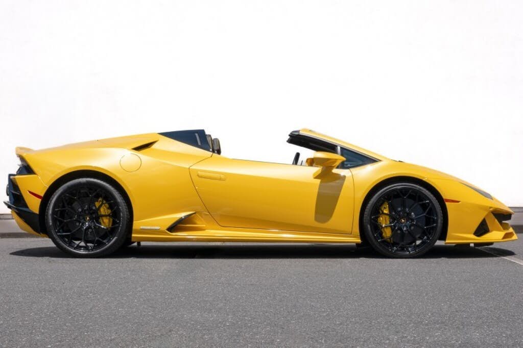 2024 Lamborghini Huracan EVO Spyder AWD photo 3