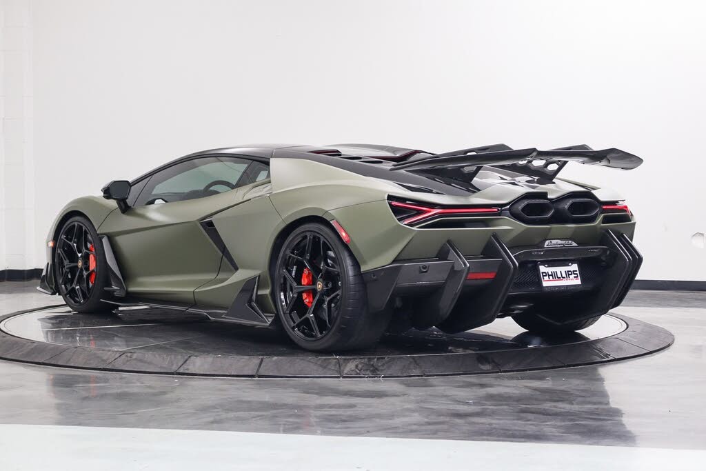 2024 Lamborghini Revuelto AWD photo 2 of 24