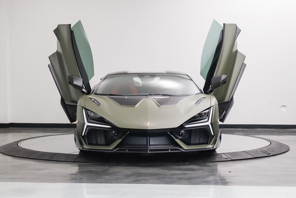2024 Lamborghini Revuelto AWD photo 14 of 24