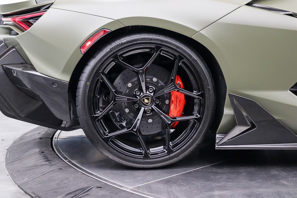 2024 Lamborghini Revuelto AWD photo 16 of 24