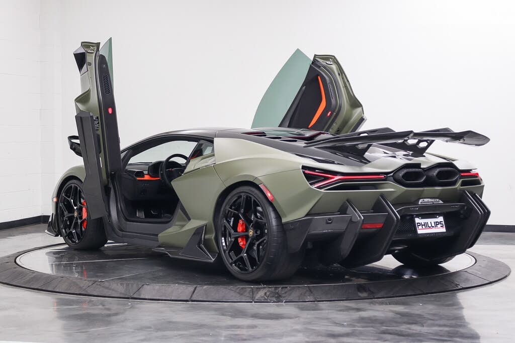 2024 Lamborghini Revuelto AWD photo 18 of 24