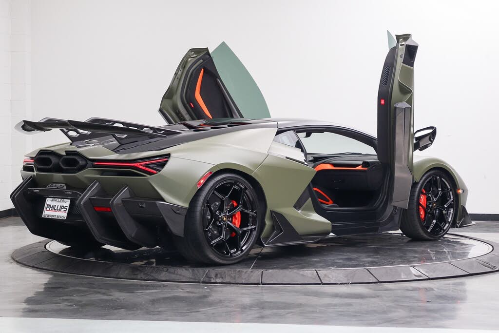 2024 Lamborghini Revuelto AWD photo 20 of 24