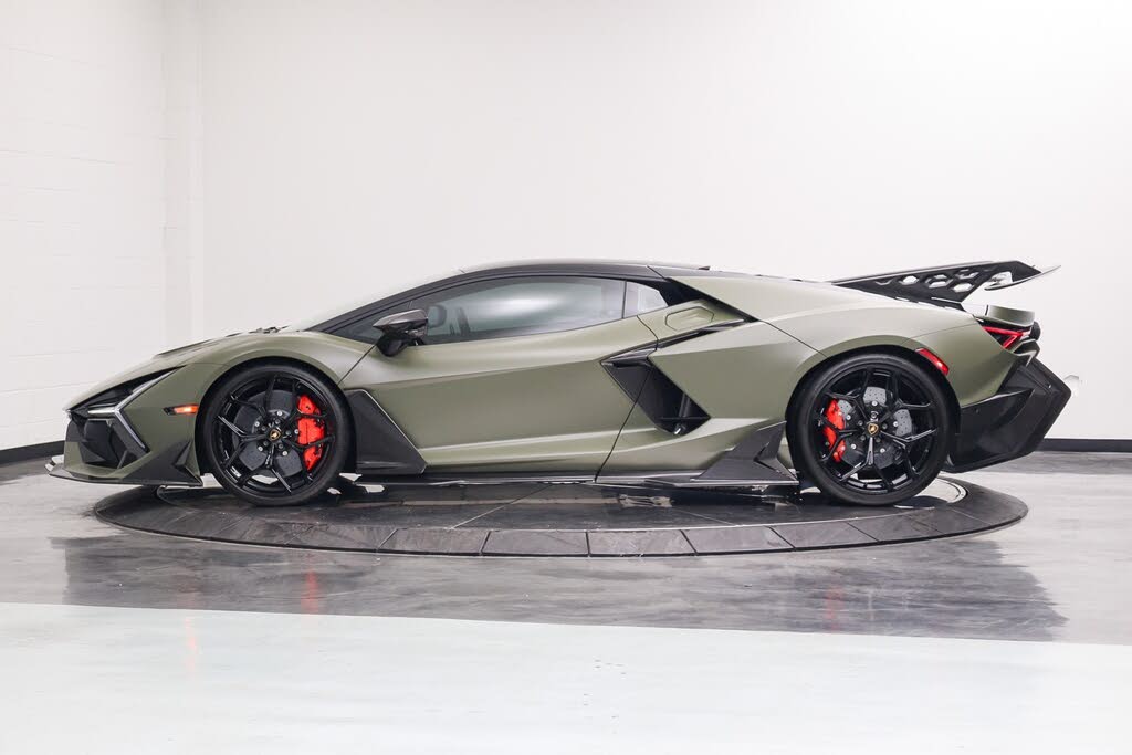 2024 Lamborghini Revuelto AWD photo 3 of 24