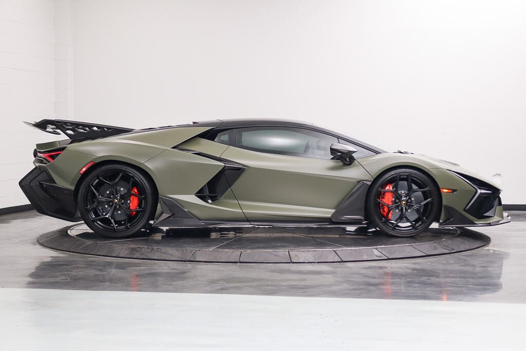 2024 Lamborghini Revuelto AWD photo 6 of 24