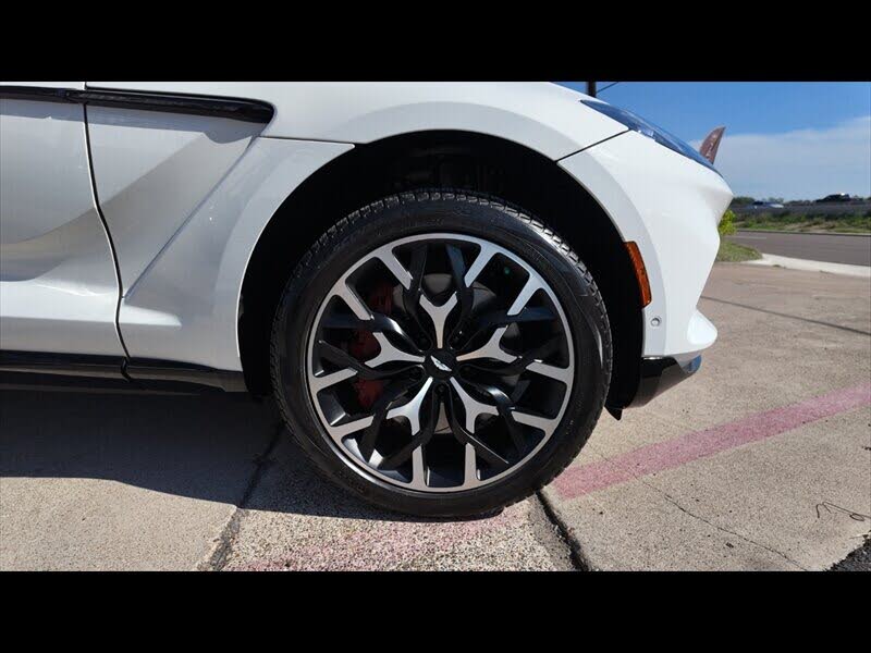 2022 Aston Martin DBX AWD photo 13