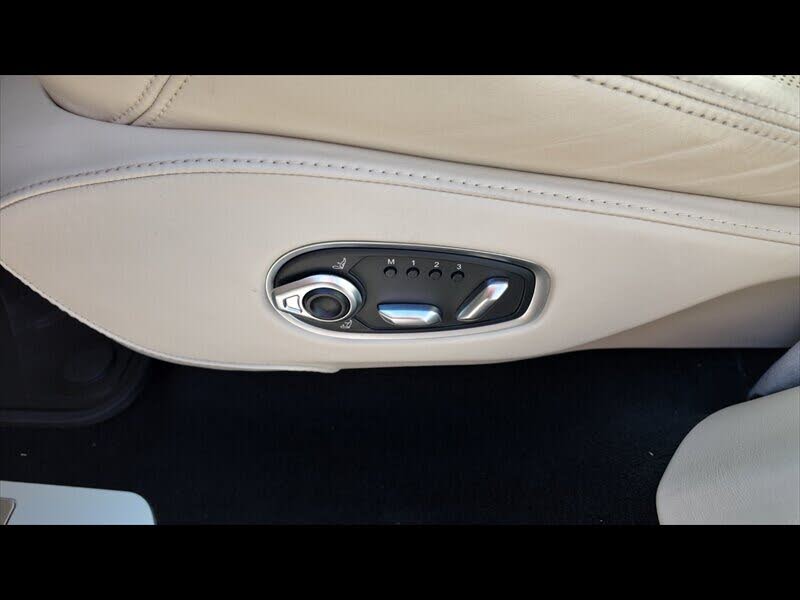 2022 Aston Martin DBX AWD photo 17