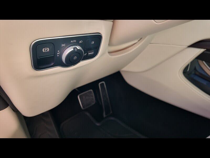 2022 Aston Martin DBX AWD photo 19