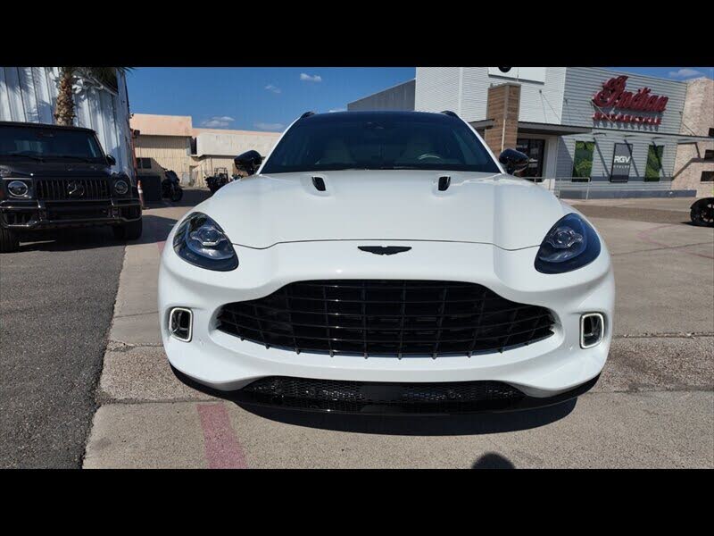 2022 Aston Martin DBX AWD photo 9