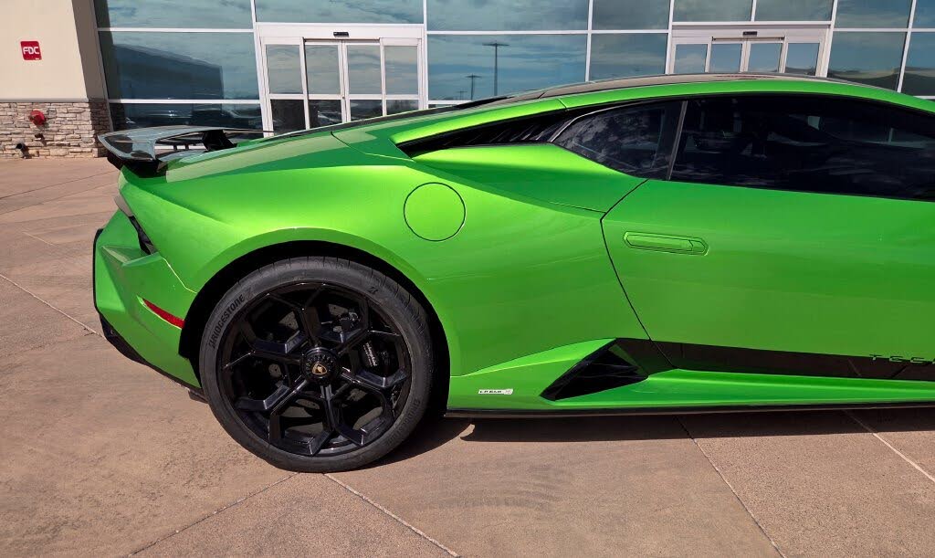 2024 Lamborghini Huracan Tecnica Coupe RWD photo 9 of 13