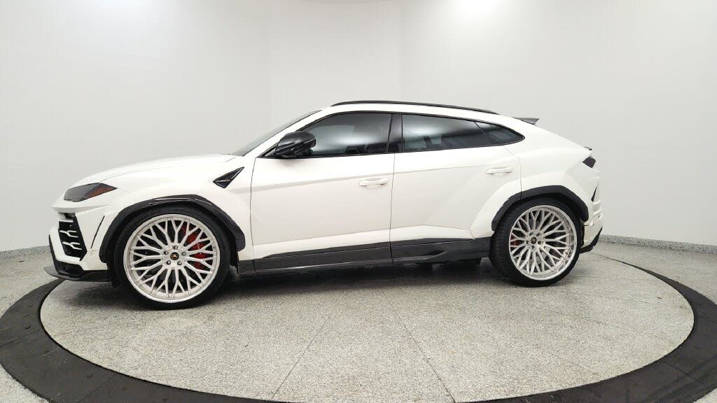 2019 Lamborghini Urus 4WD photo 2