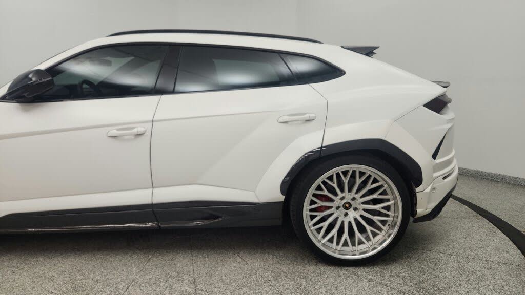 2019 Lamborghini Urus 4WD photo 14