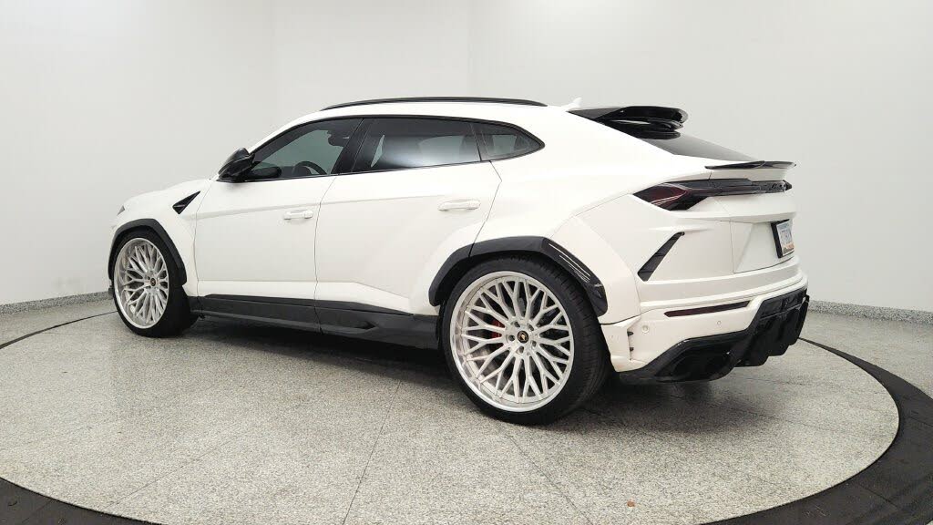 2019 Lamborghini Urus 4WD photo 3