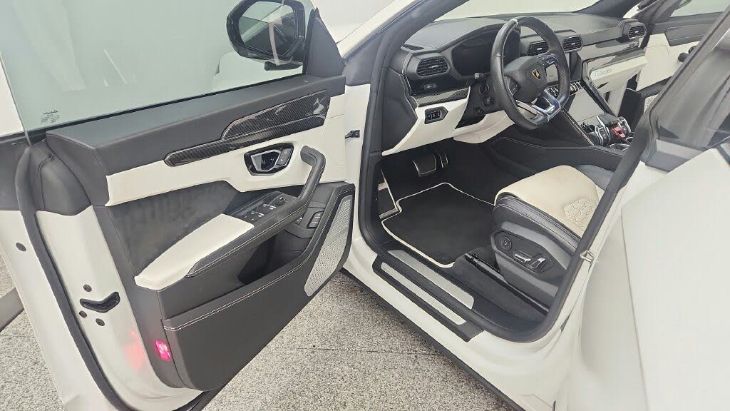 2019 Lamborghini Urus 4WD photo 22
