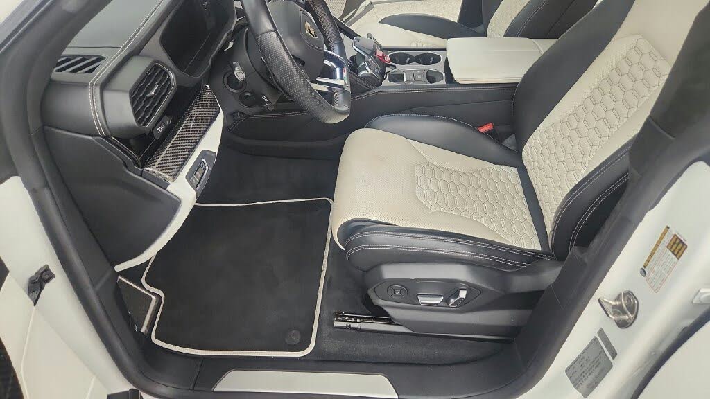 2019 Lamborghini Urus 4WD photo 23