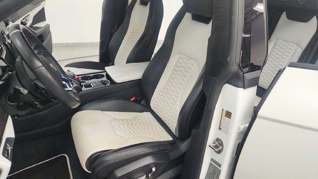 2019 Lamborghini Urus 4WD photo 24